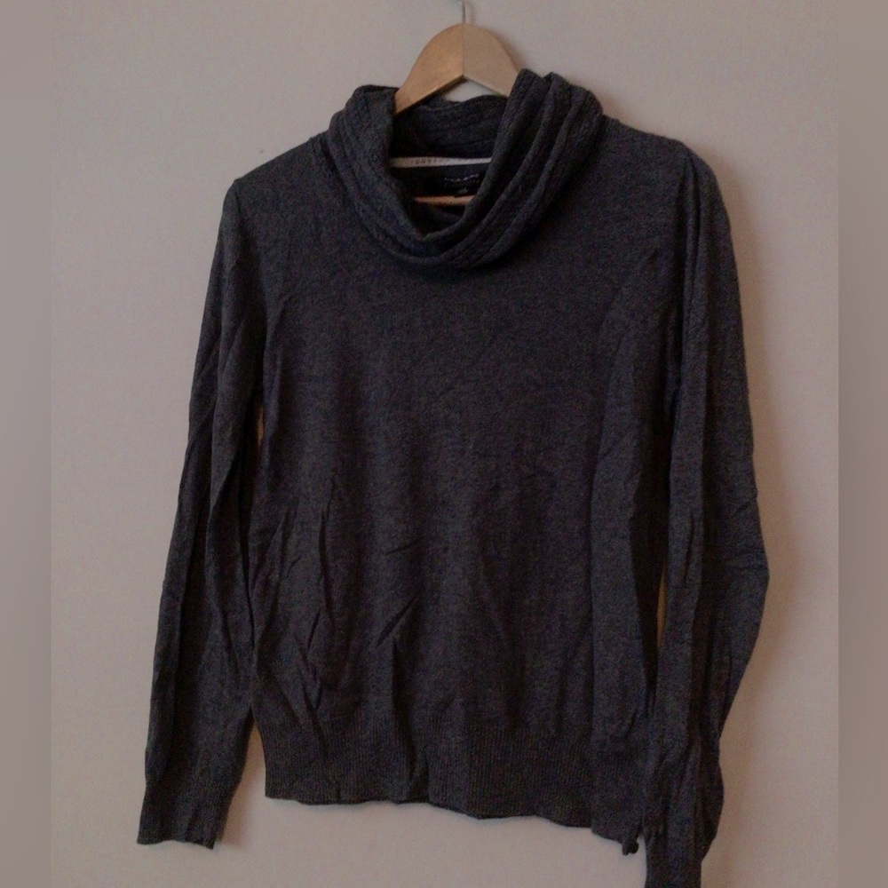 Coupe collection woman’s sweater. Size large.